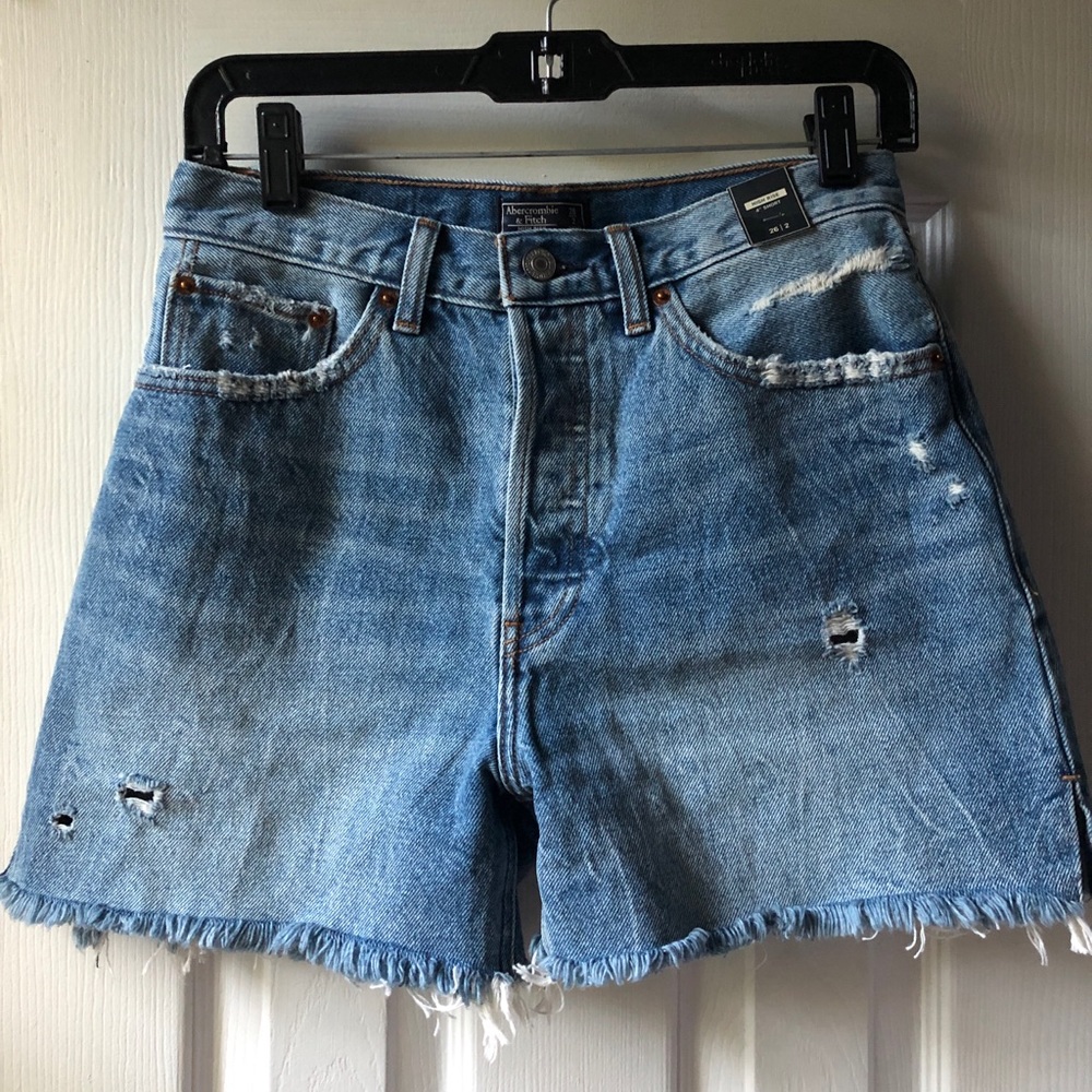 Abercrombie & Fitch High Waisted 4” Mom Shorts